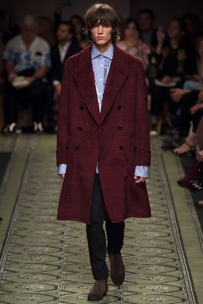 Look 28
